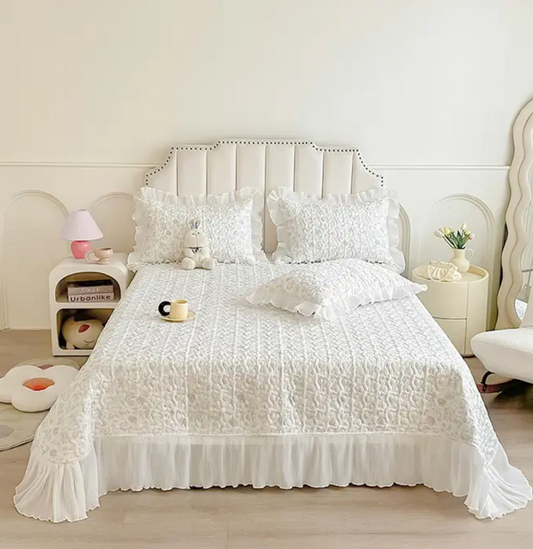 Princess-Style Quilted Non-Slip Bed Cover