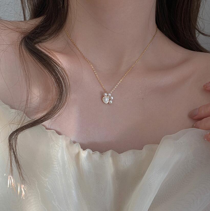 Beautiful Paw Pearl Necklace