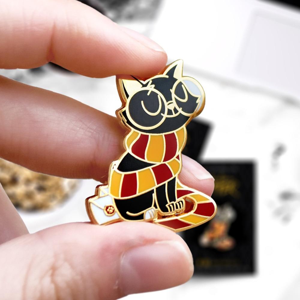 Gryffindors Magic Cat Gift Pin