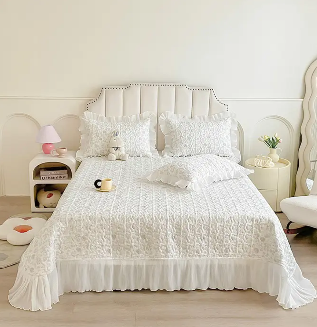 Princess-Style Quilted Non-Slip Bed Cover
