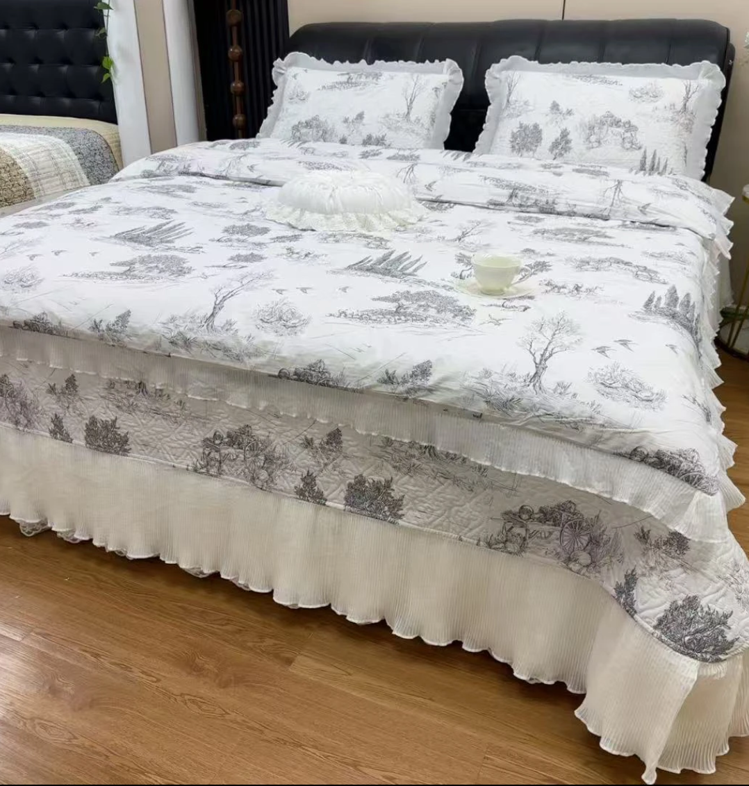 Princess-Style Quilted Non-Slip Bed Cover