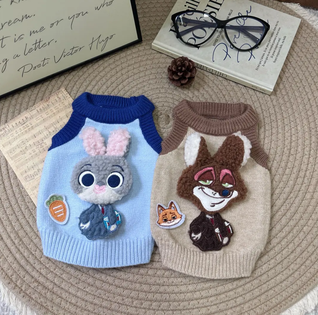 Cute Halter Neck Dog Sweater – Core-Spun Yarn Winter Outfit for Small Dogs & Cats