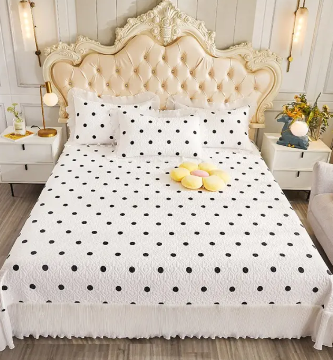 Princess-Style Quilted Non-Slip Bed Cover